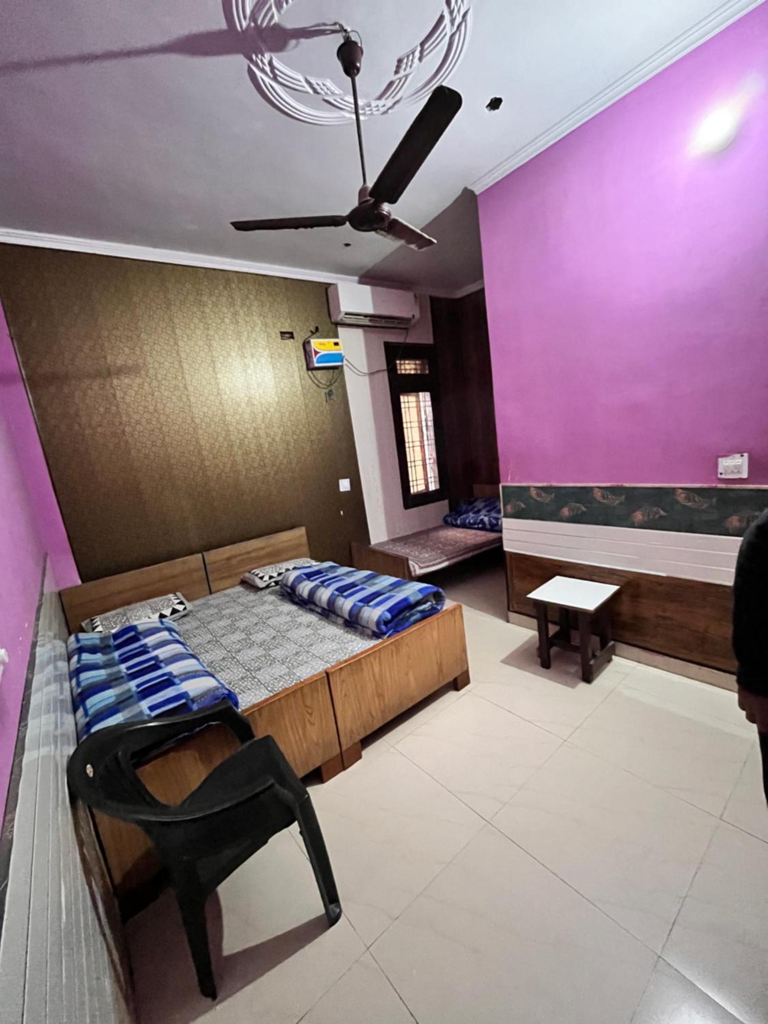 Hotel Pushpanjali Haldwāni Buitenkant foto