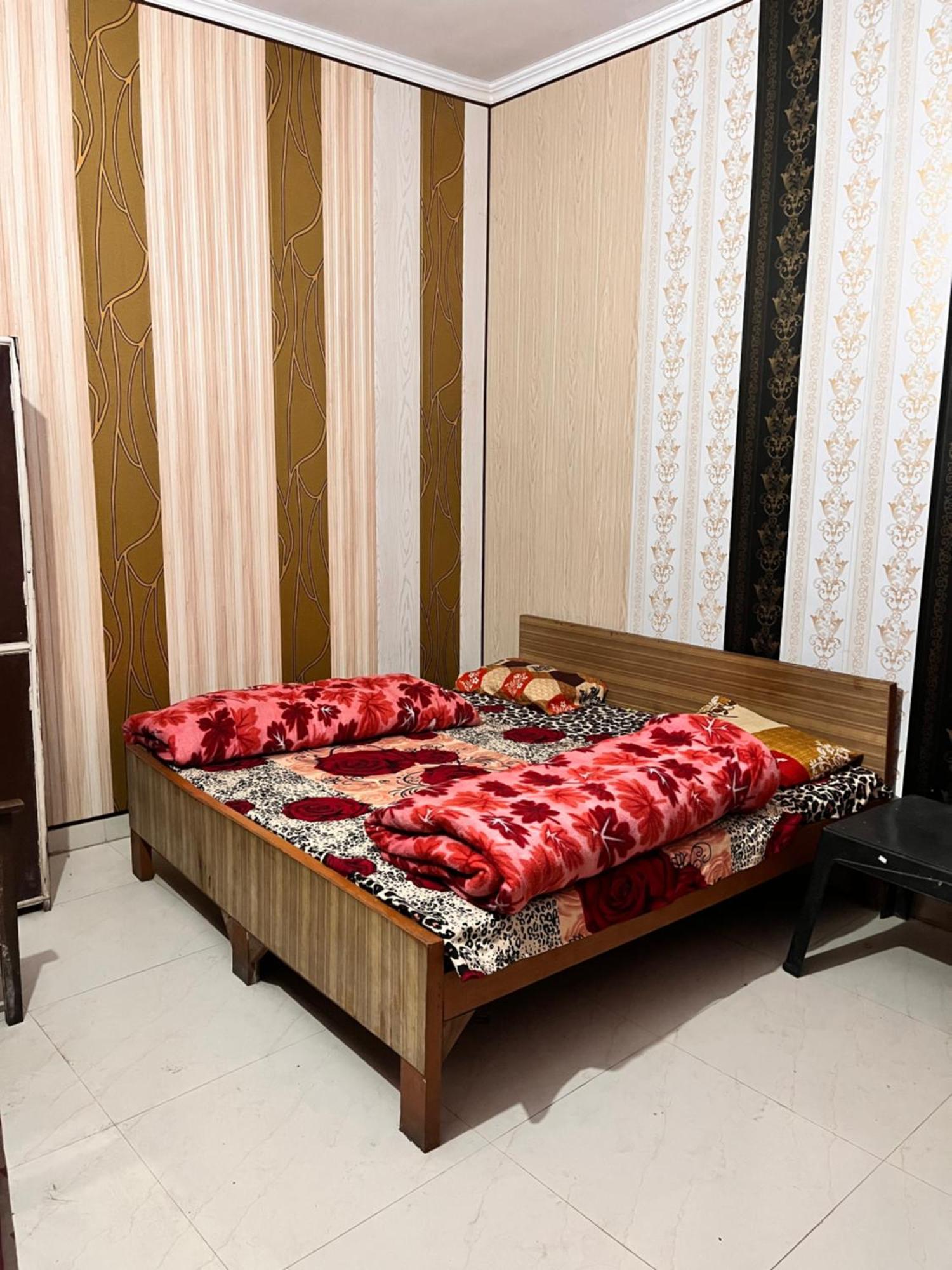 Hotel Pushpanjali Haldwāni Buitenkant foto