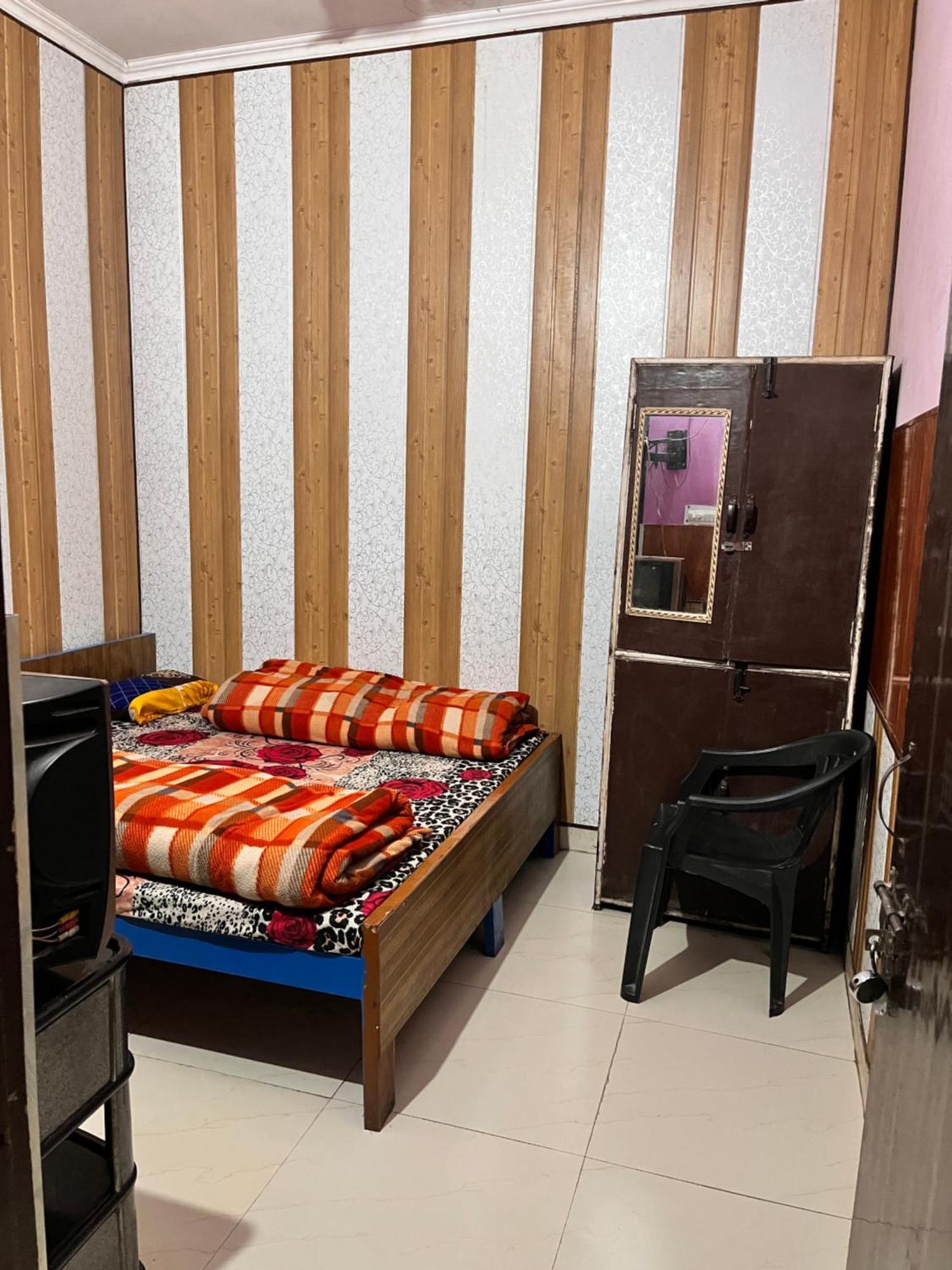 Hotel Pushpanjali Haldwāni Buitenkant foto