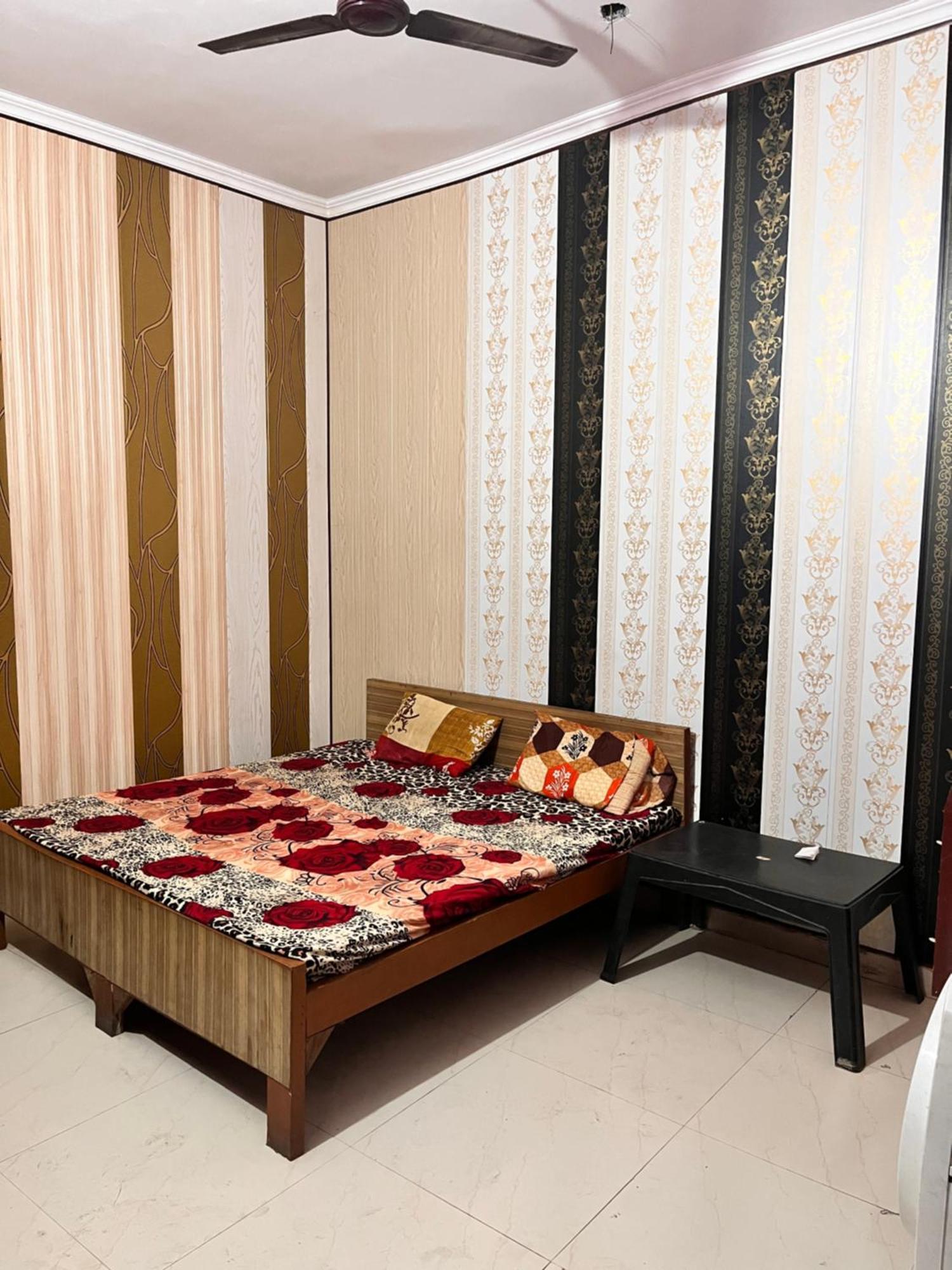 Hotel Pushpanjali Haldwāni Buitenkant foto