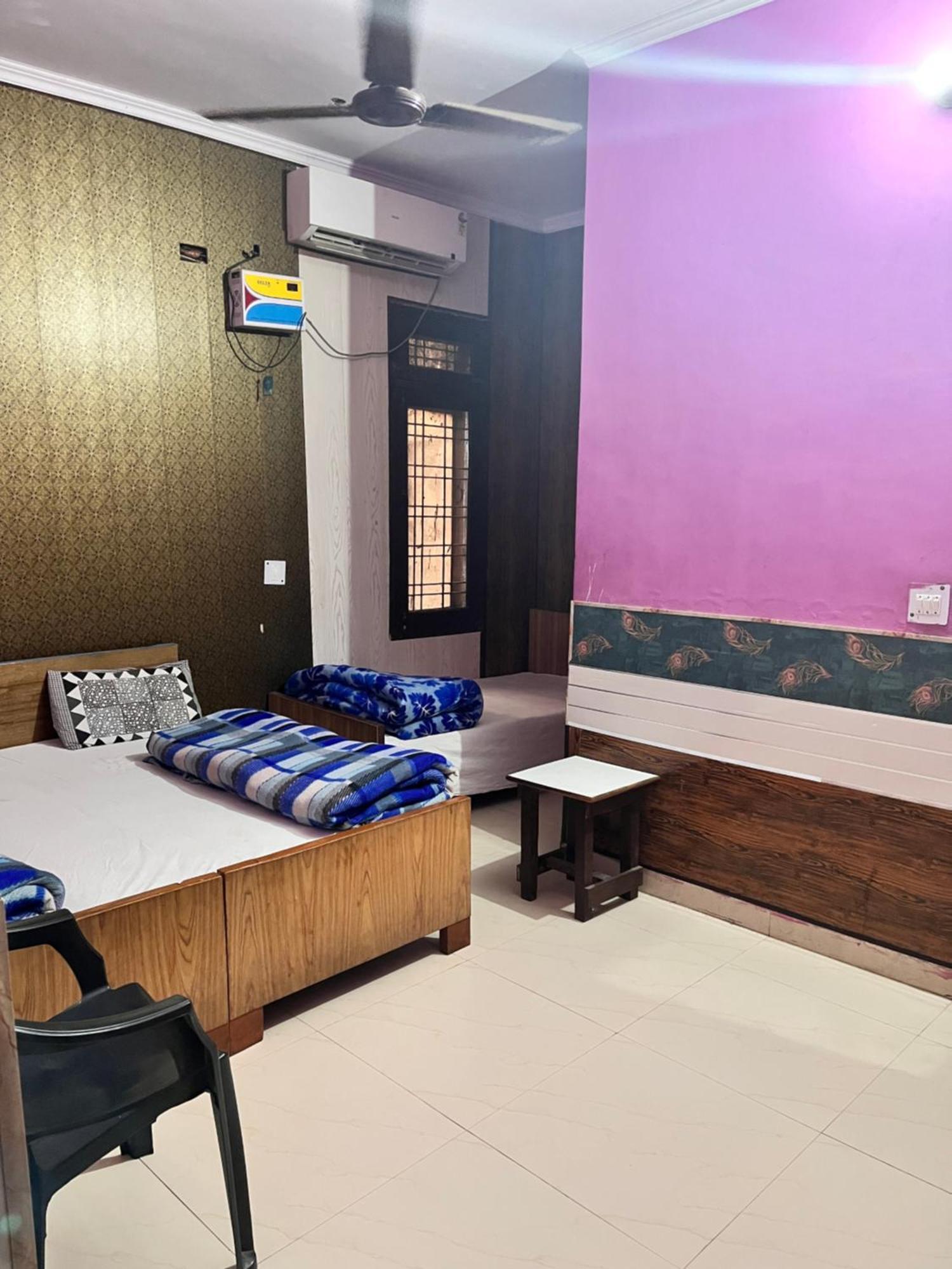 Hotel Pushpanjali Haldwāni Buitenkant foto